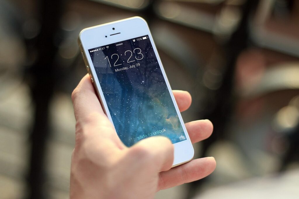 格安SIMのiPhoneで使えるeSIM対応の選び方は？